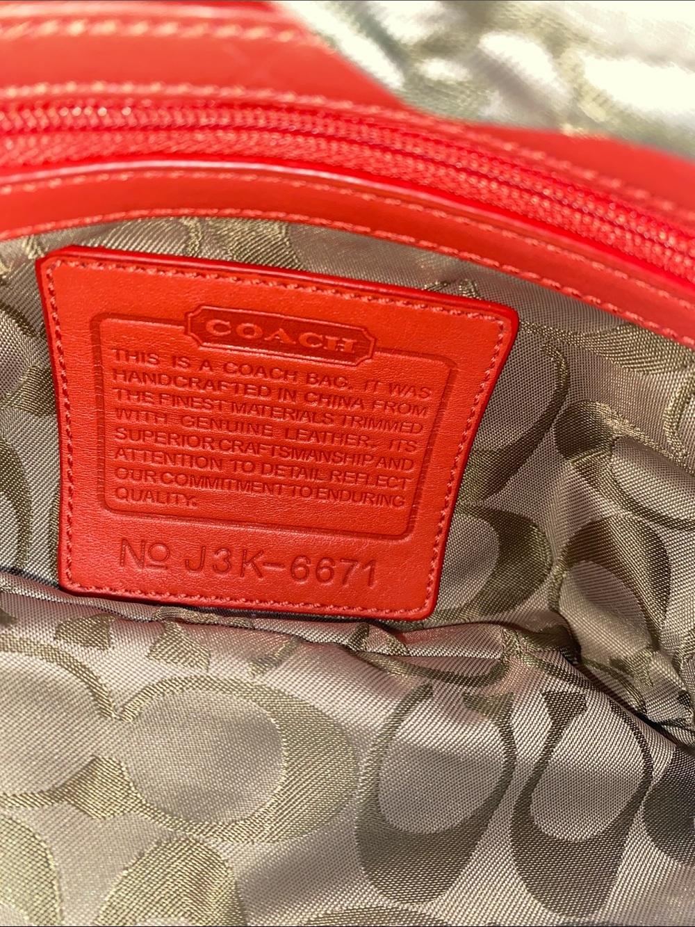 Vintage Coach 6671 White Leather Shoulder Hobo Bag with Red Trim - Picture 5 of 6